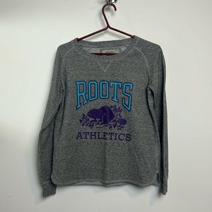 Cute salt and pepper women’s roots sweater size small